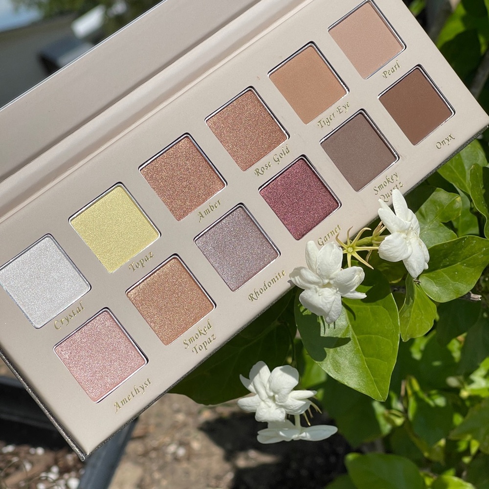 MELLOW Cosmetics Treasure Chest Eyeshadow Palette - Picture 4 of 9